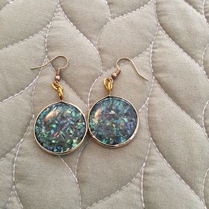 Dazzling, lightweight earrings